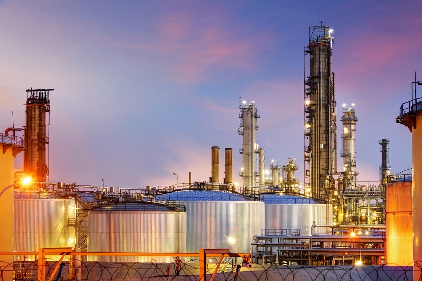 Group III vs Group IV Base Oils: What Are the Five Base Oil Groups?